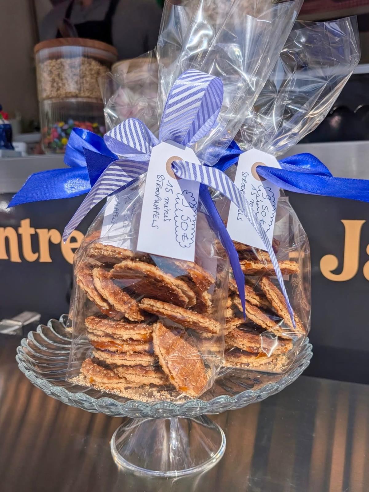 Sachets cadeaux de mini stroopwafels TIMOU noués d'un ruban